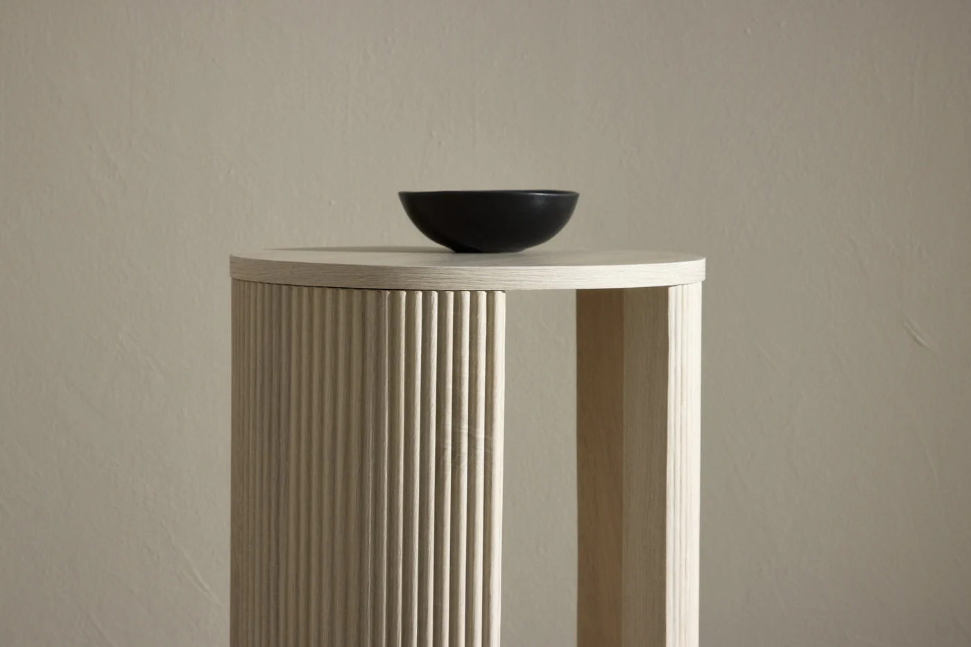 Fjôrd - Bijzettafel Rond - Whitewash MDF - 40x40x52cm - Bristol - Image 3
