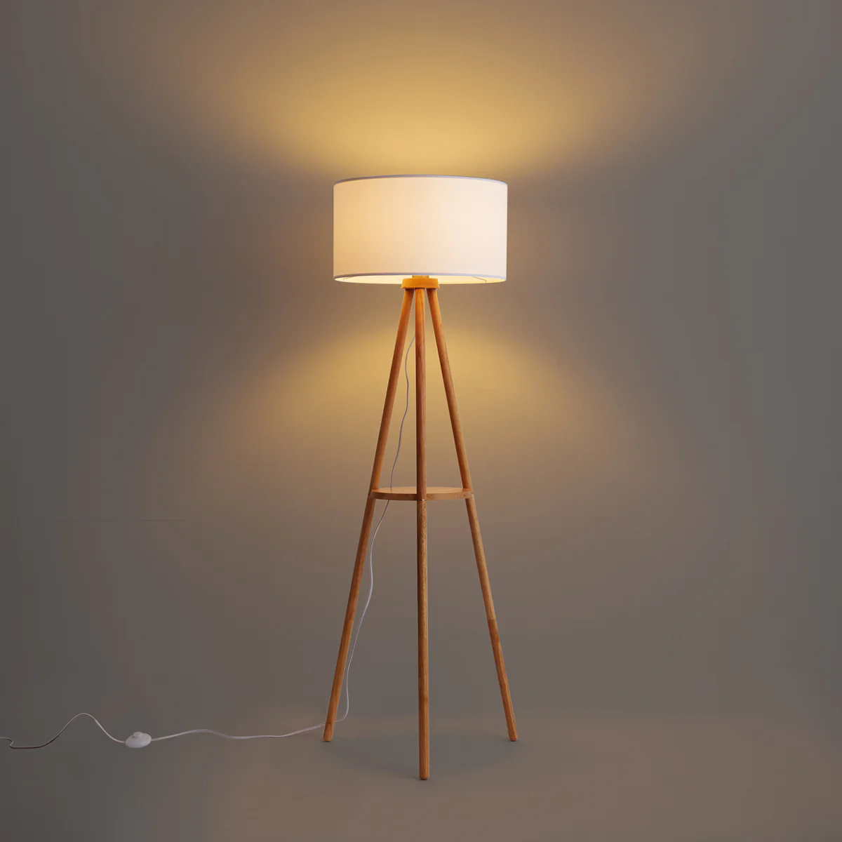 QAZQA Scandinavische vloerlamp hout met stoffen kap wit - Lou - Image 5