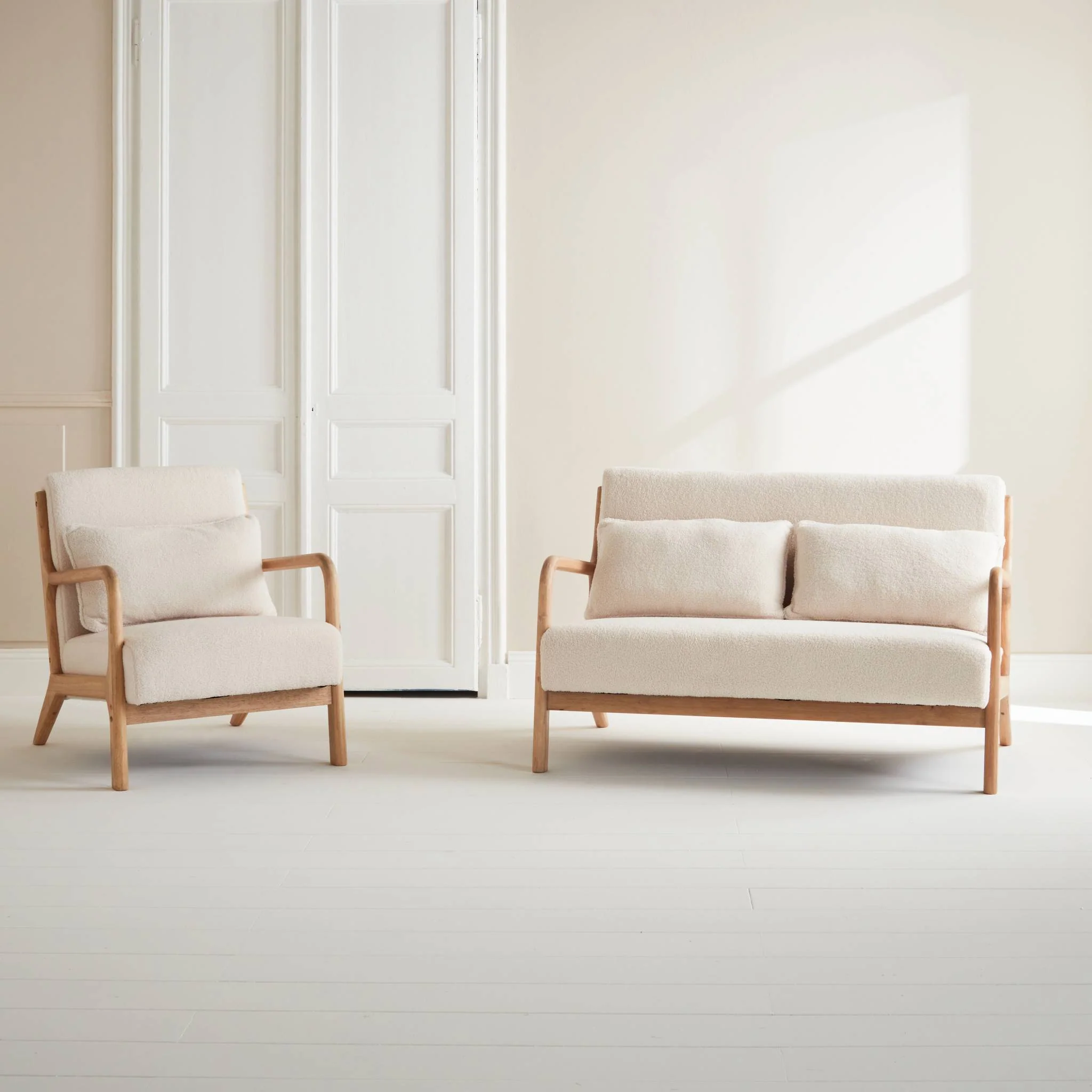 sweeek - 2-zitsbank + houten fauteuil met boucléstof - Image 2
