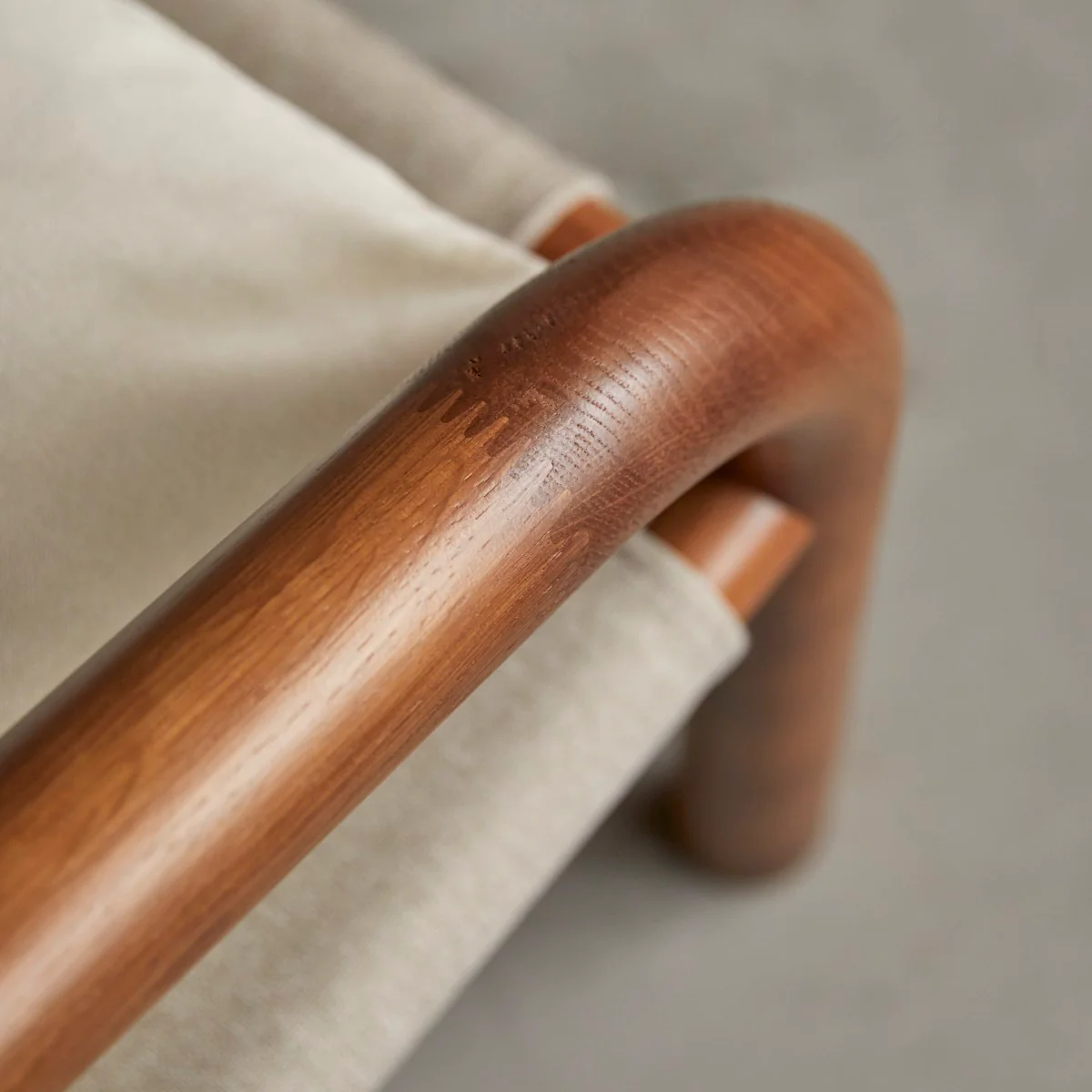 Tikamoon - Fauteuil van donker massief eikenhout en ecru stof - Image 4