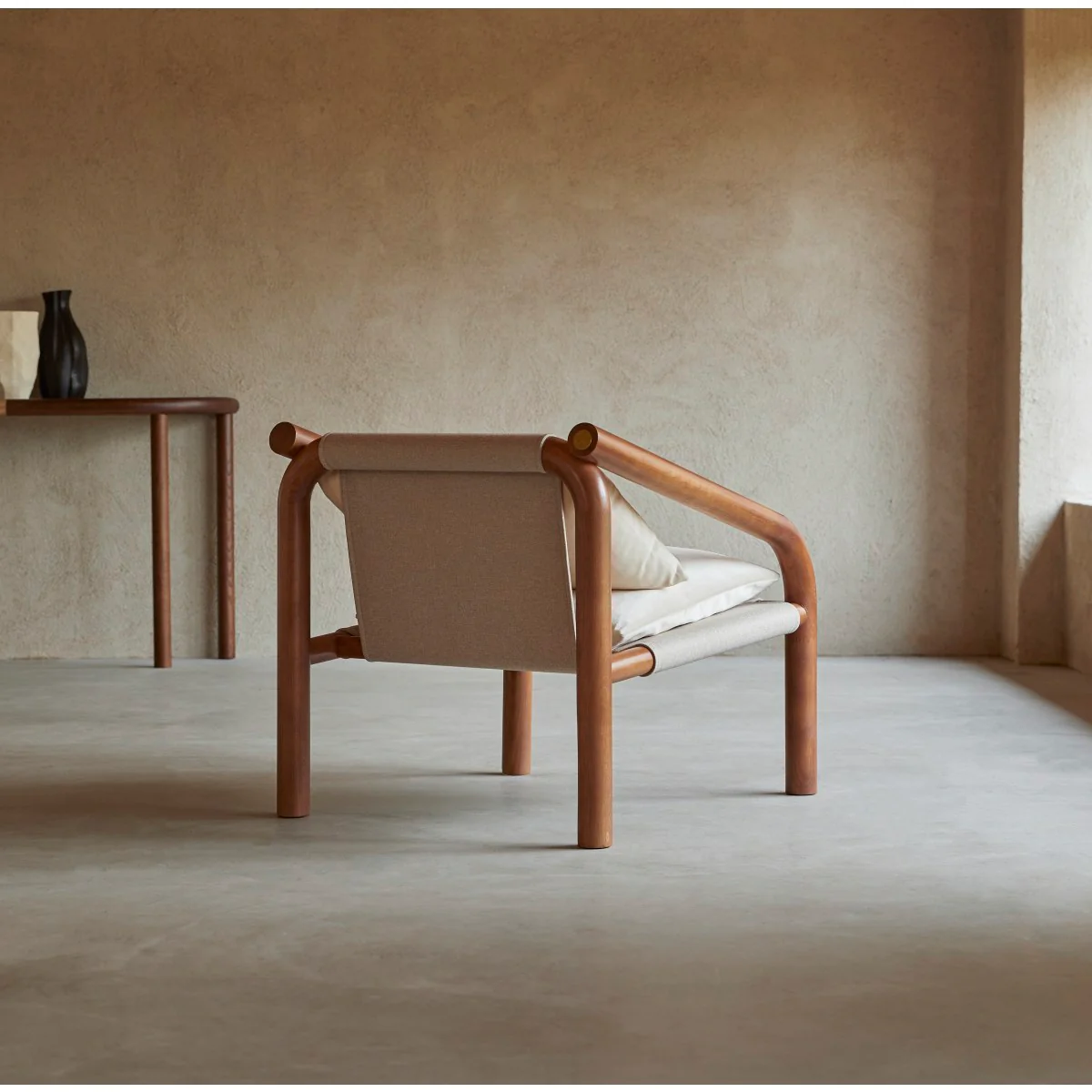 Tikamoon - Fauteuil van donker massief eikenhout en ecru stof - Image 5