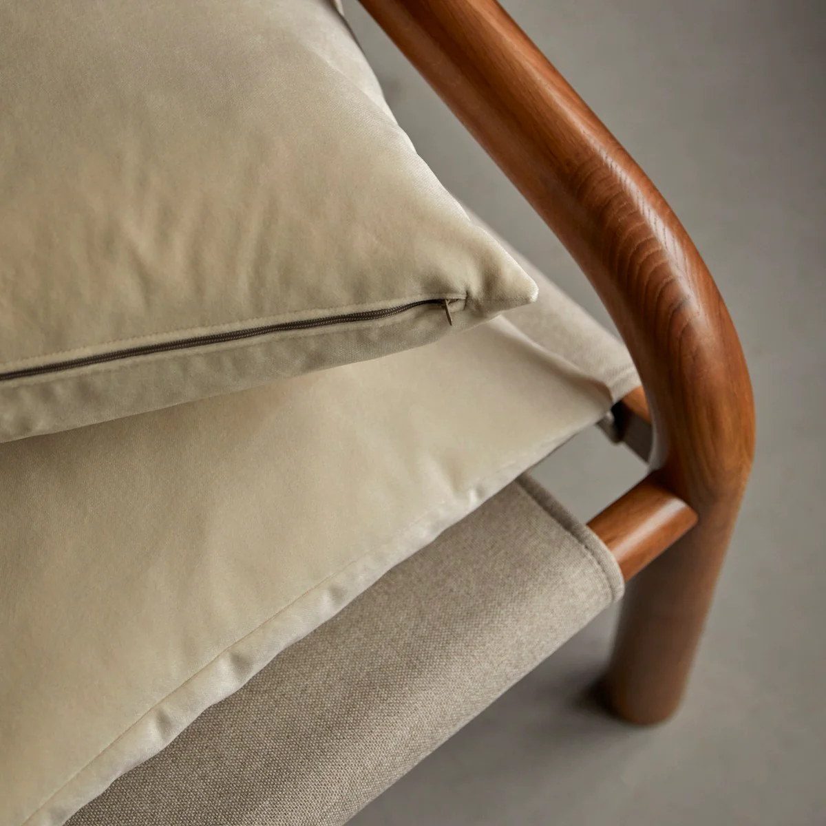 Tikamoon - Fauteuil van donker massief eikenhout en ecru stof - Image 8