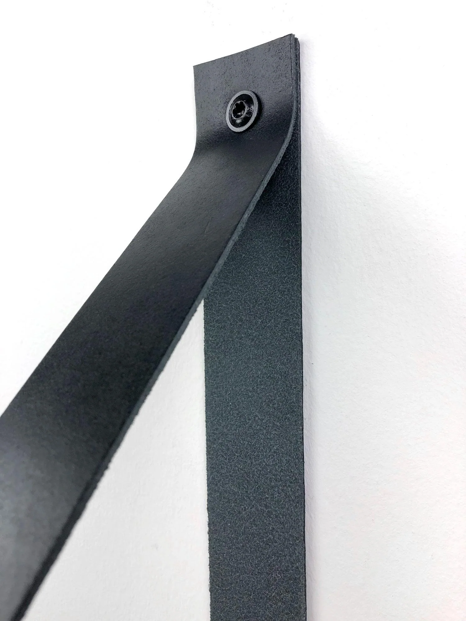 Woodbrothers Eiken wandplank massief recht 80x30cm + leren riem zwart - Image 3